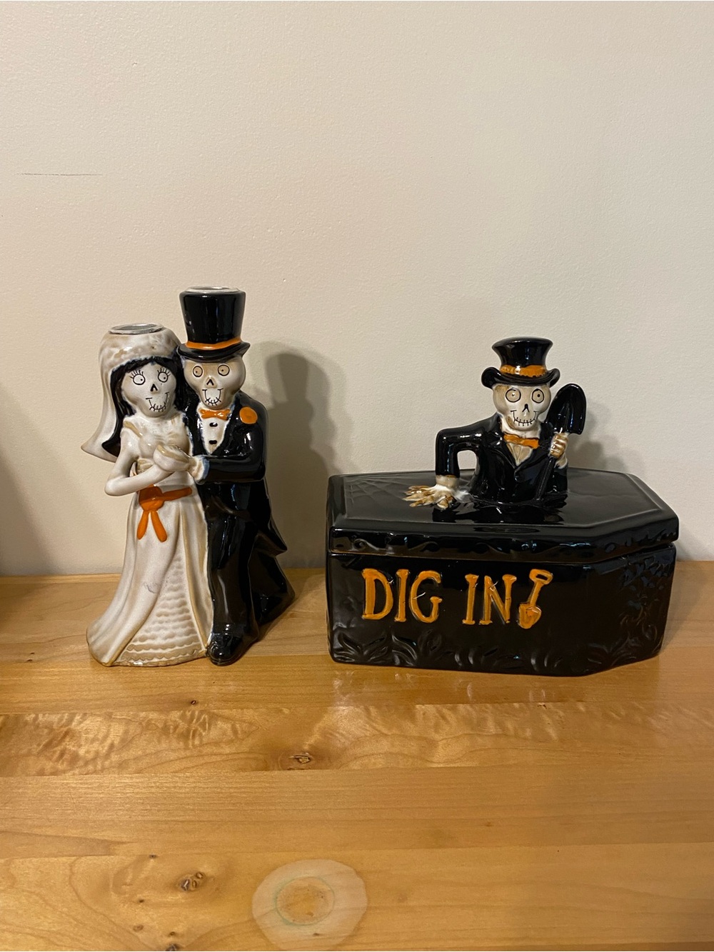 Yankee Candle Boney Bunch Skeleton Coffin Candy Dish And Candlestick Holder Lot